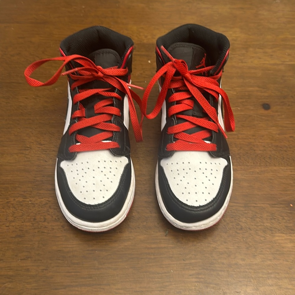 Nike Air Jordan 1 Mid Kids Size 3 Red, White, Black